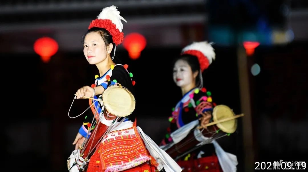 (56)【篝火梯田】一价全含门票、送篝火大米/篝火晚会+千年瑶寨+欧家梯田+油岭瑶寨篝火+万山朝王/长桌宴/2天游-户外活动图-驼铃网